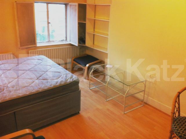 			NEW INSTRUCTION!, 3 Bedroom, 1 bath, 1 reception Flat			 Goodge Street, TOTTENHAM CRT. ROAD